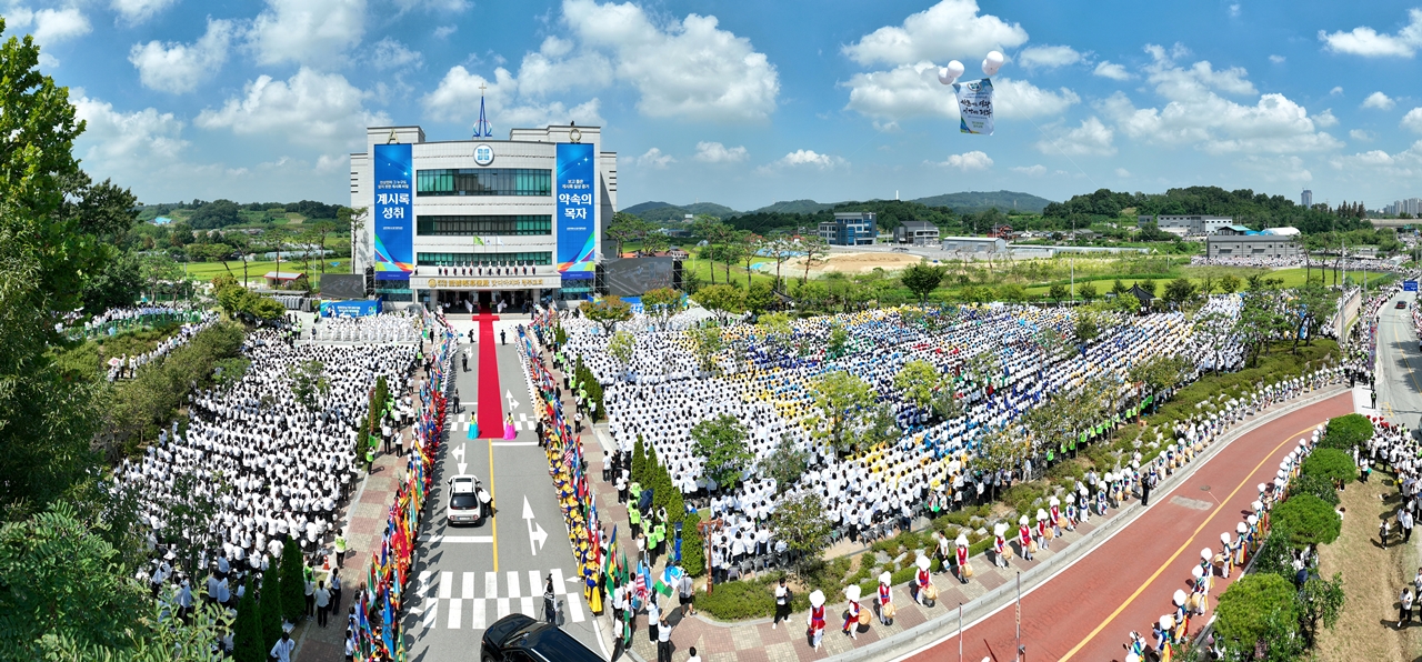 Shincheonji-Kirche Jesu begrüßt 80.000 Gläubige bei Gottesdienst mit Man Hee Lee in Cheongju